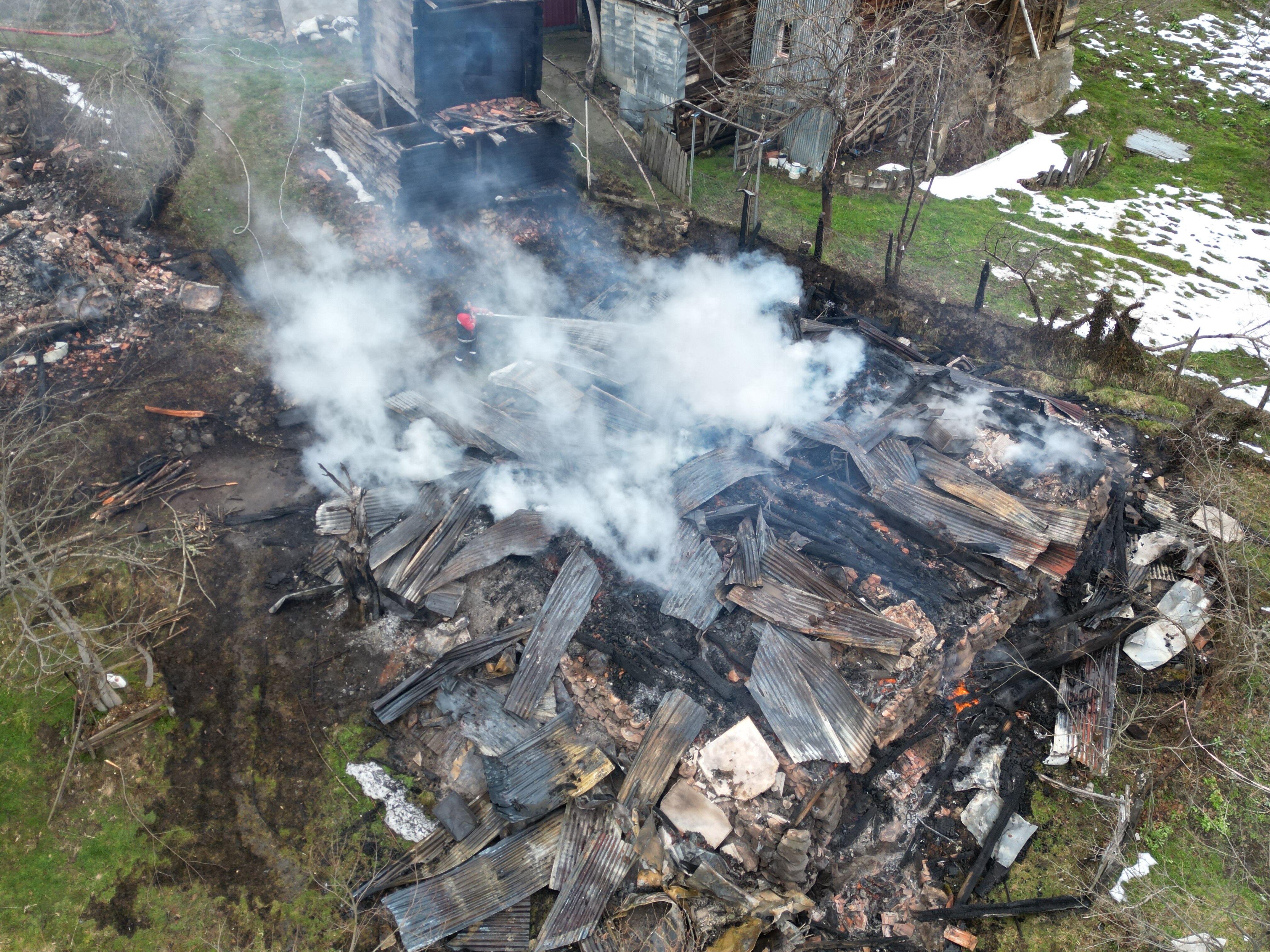 İftar Öncesi Kabus Kastamonu’da 2 Ev Ve Bir Ambar Kül Oldu2