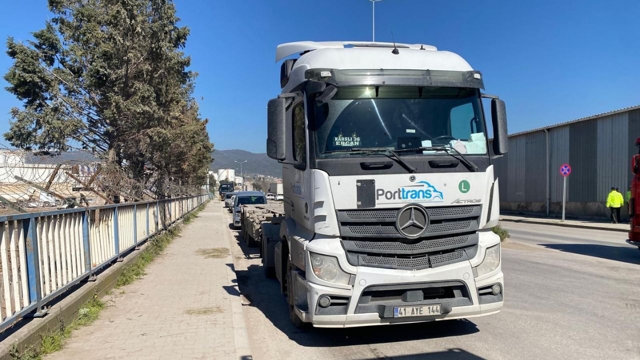 İki Tırın Arasında Kalan Sürücü Feci Şekilde Hayatını Kaybetti (2)