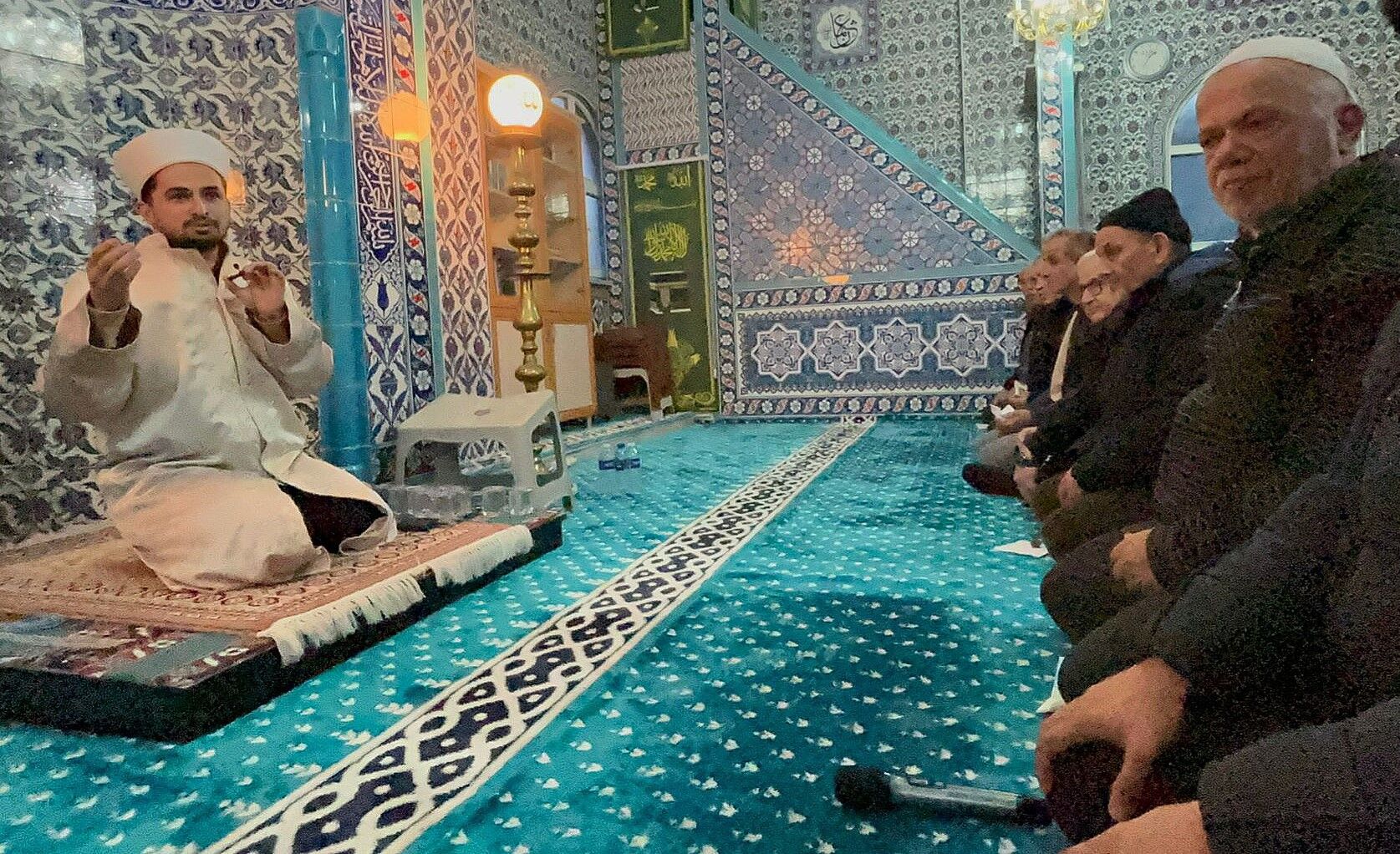 İmam Cemaate Tepki Gösterdi Telefonlarınızda 'Azdavaylı Safiye' Çalıyor! 88888888