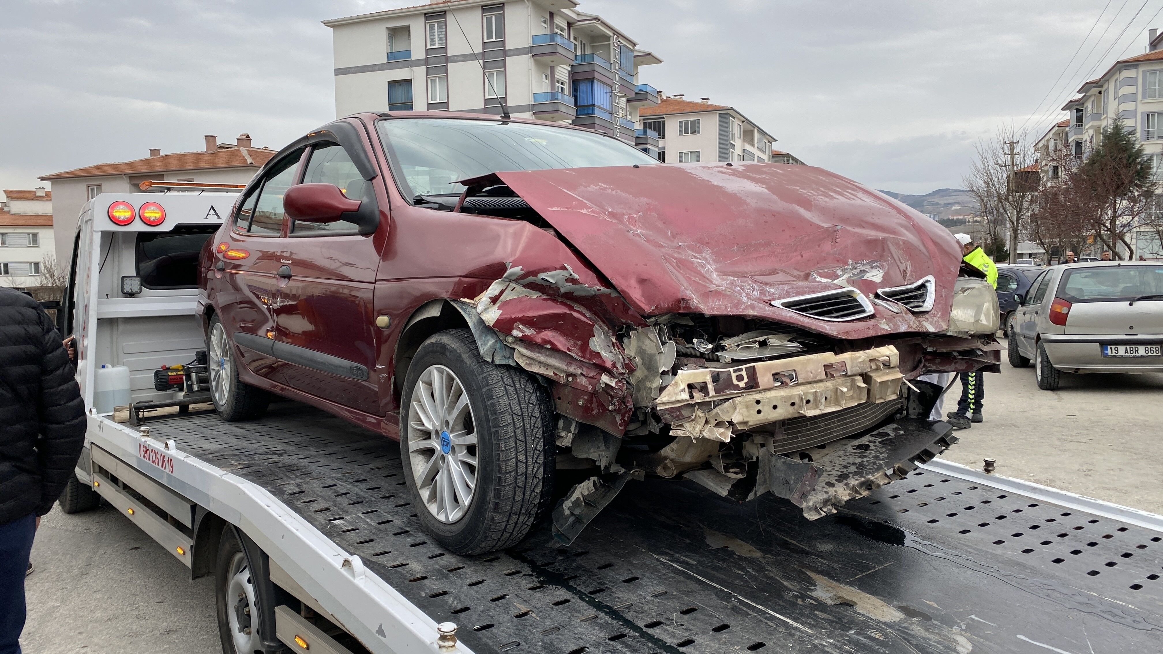 İşçileri Taşıyan Minibüs Otomobille Çarpıştı, 5 İşçi Yaralandı