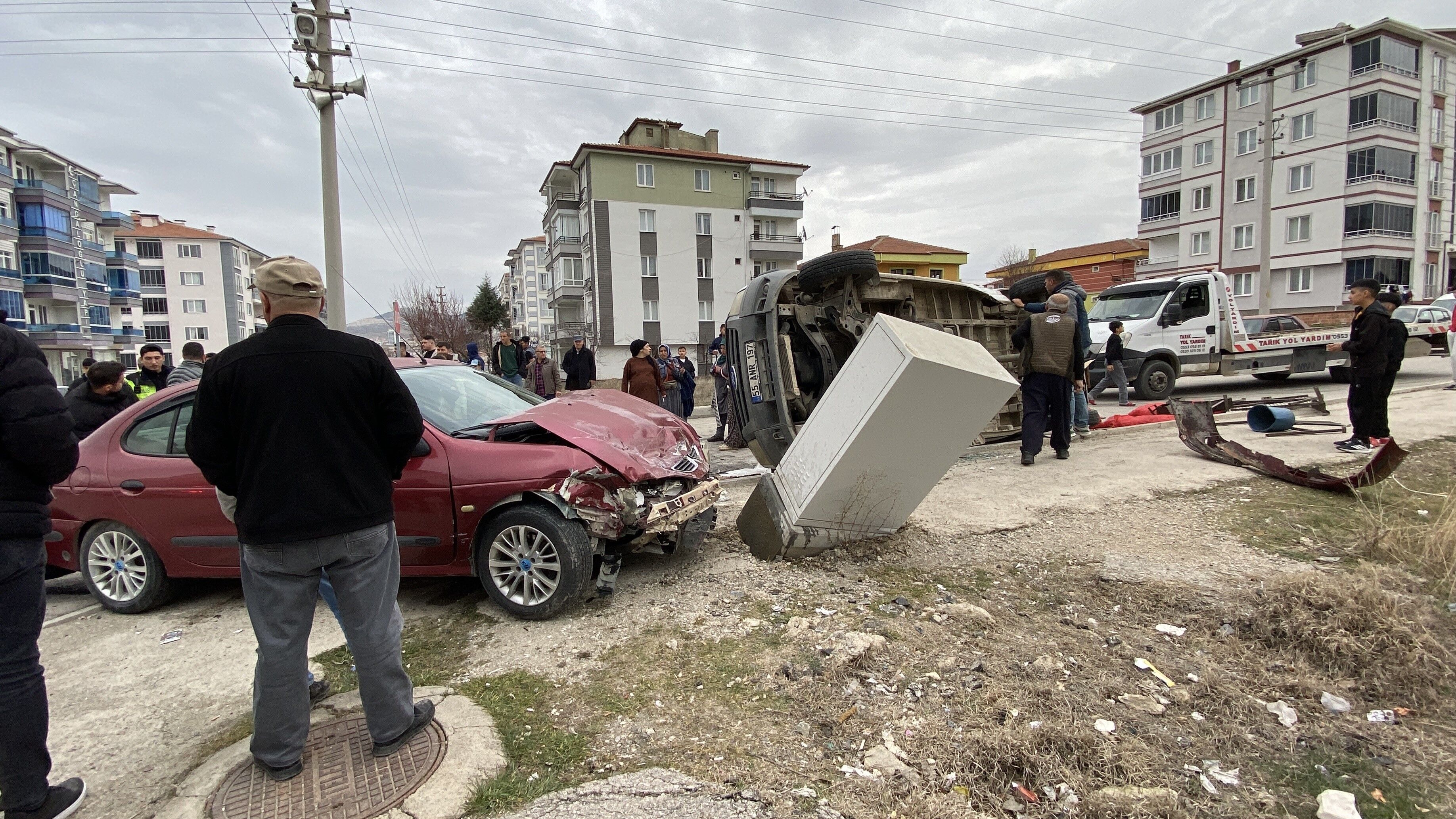 İşçileri Taşıyan Minibüs Otomobille Çarpıştı, 5 İşçi Yaralandı2