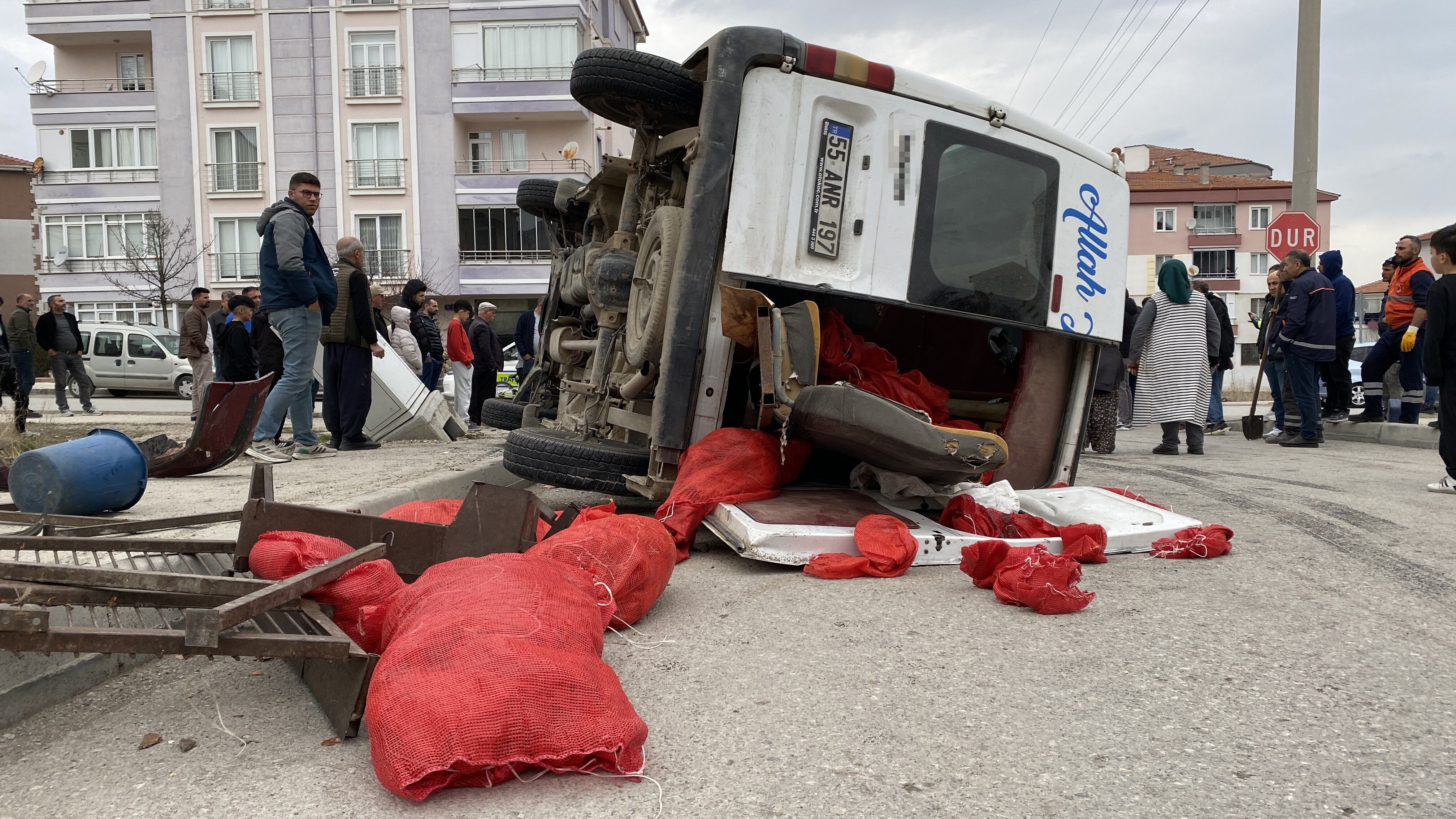 İşçileri Taşıyan Minibüs Otomobille Çarpıştı, 5 İşçi Yaralandı3