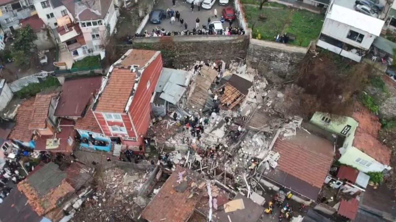 Istanbul Faihte Bina Çöktü (2)