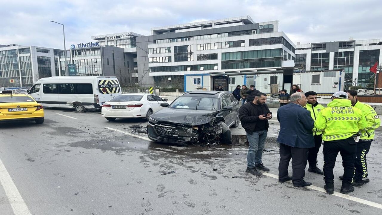 Istanbul Feci Kaza Karşı Şerit (3)