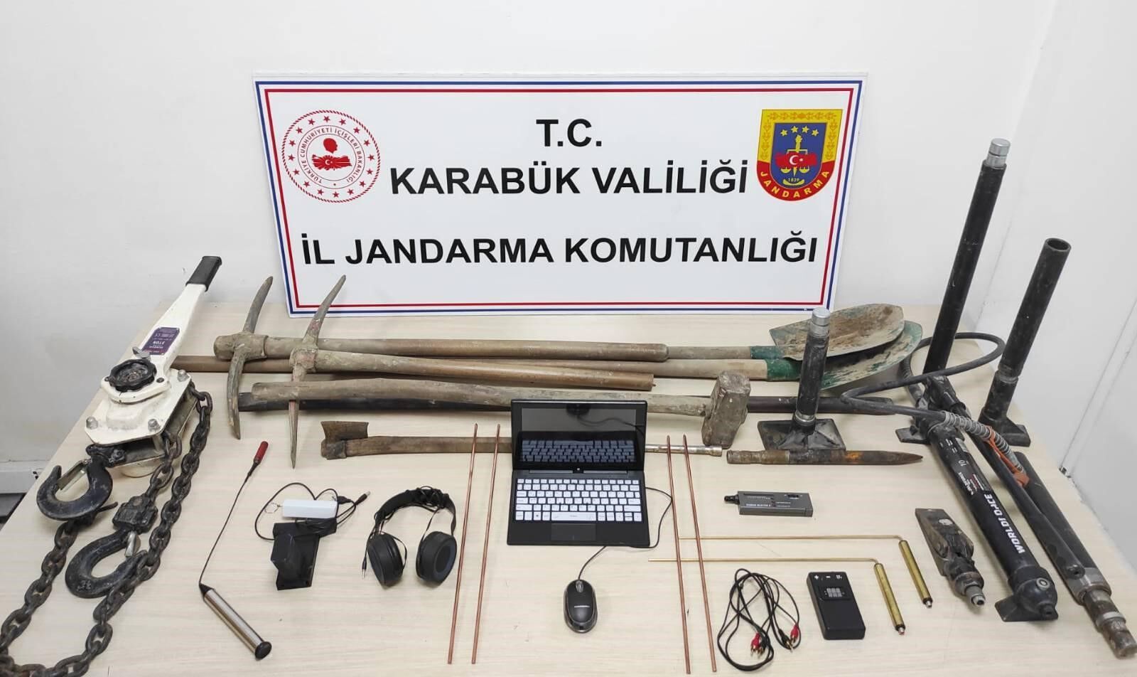 Jandarmadan Definecilere Baskın 3 Kişi Suçüstü Yakalandı 88888888