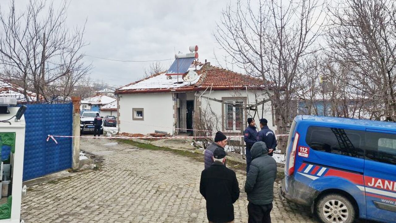 Kadın Evde Ölü Halde Bulundu (1)