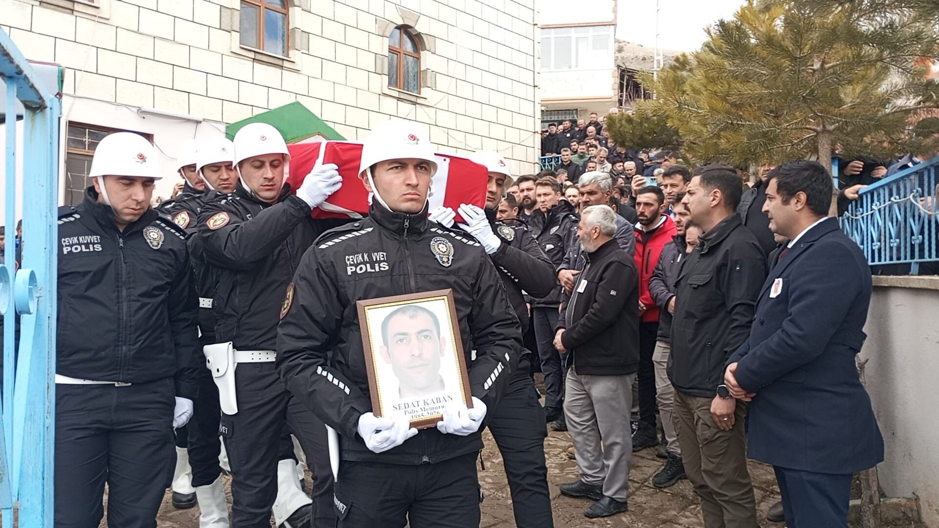 Kalp Krizi Sonucu Vefat Eden Polis Memuru Son Yolculuğuna Uğurlandı 22