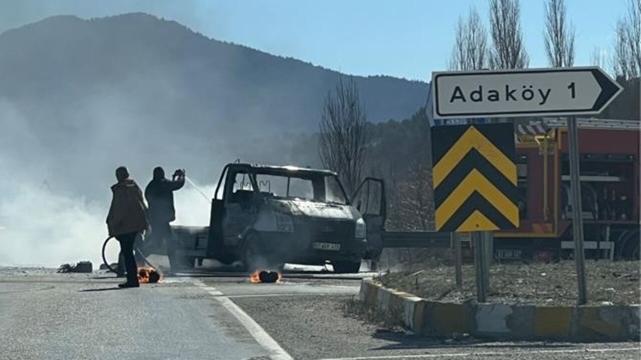 Kamyonet Yangın (2)