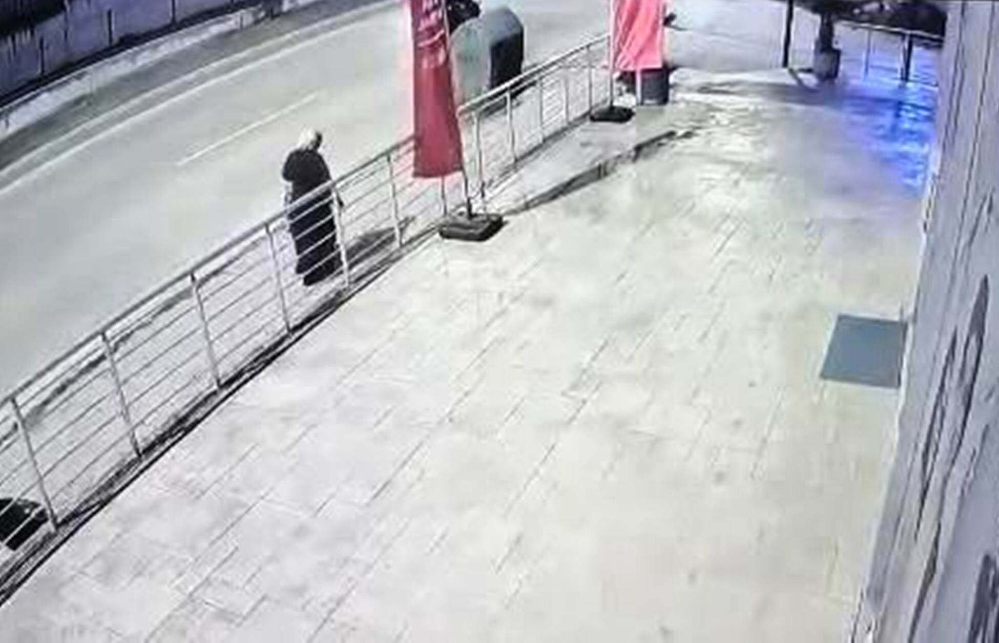 Kamyonetin Çarptığı Adam 16 Metre Savruldu 10 Gündür Komada Yaşam Mücadelesi Veriyor 14