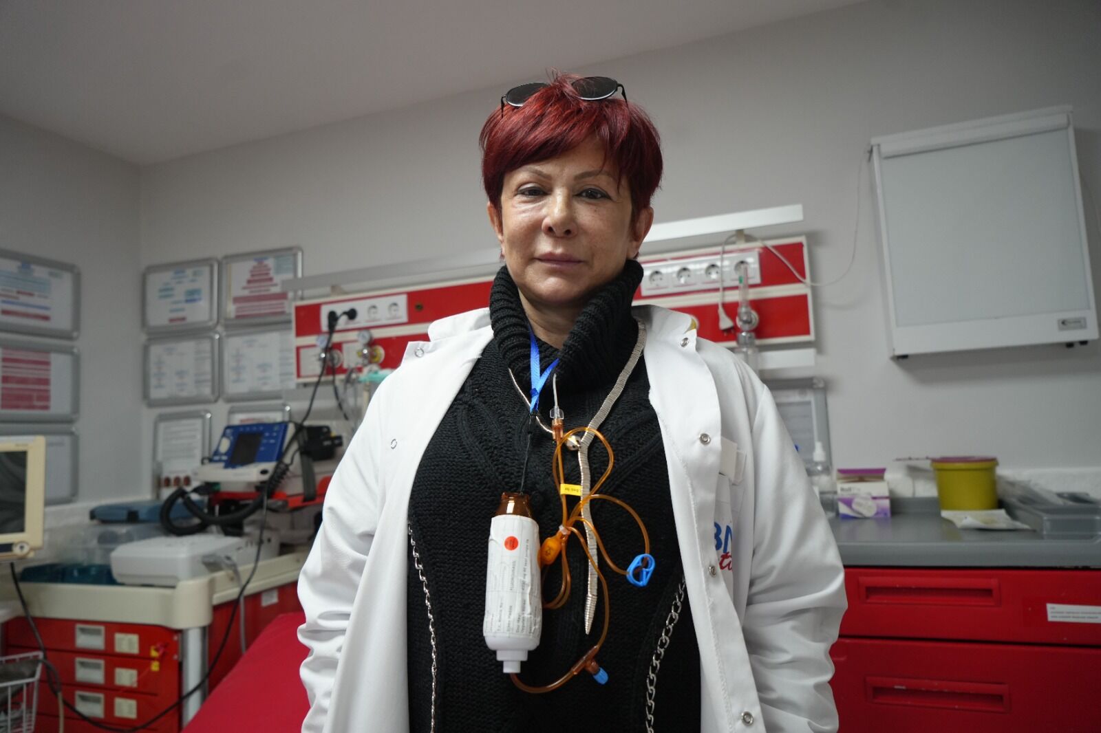 Kanserle Mücadele Eden Doktor Görevi Bırakmadı Kemoterapi Alırken Hastalarına Koşuyor 12