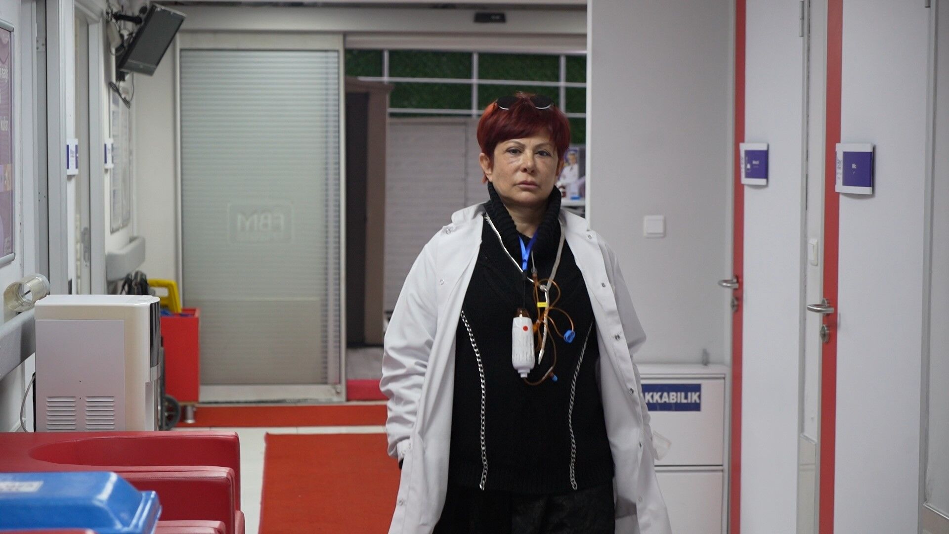 Kanserle Mücadele Eden Doktor Görevi Bırakmadı Kemoterapi Alırken Hastalarına Koşuyor 24