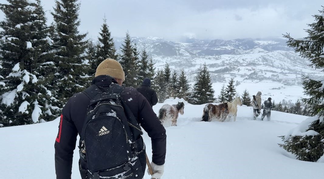 Kar Altında Aylarca Mahsur Kalan Atları Köyün Gençleri Kurtardı4