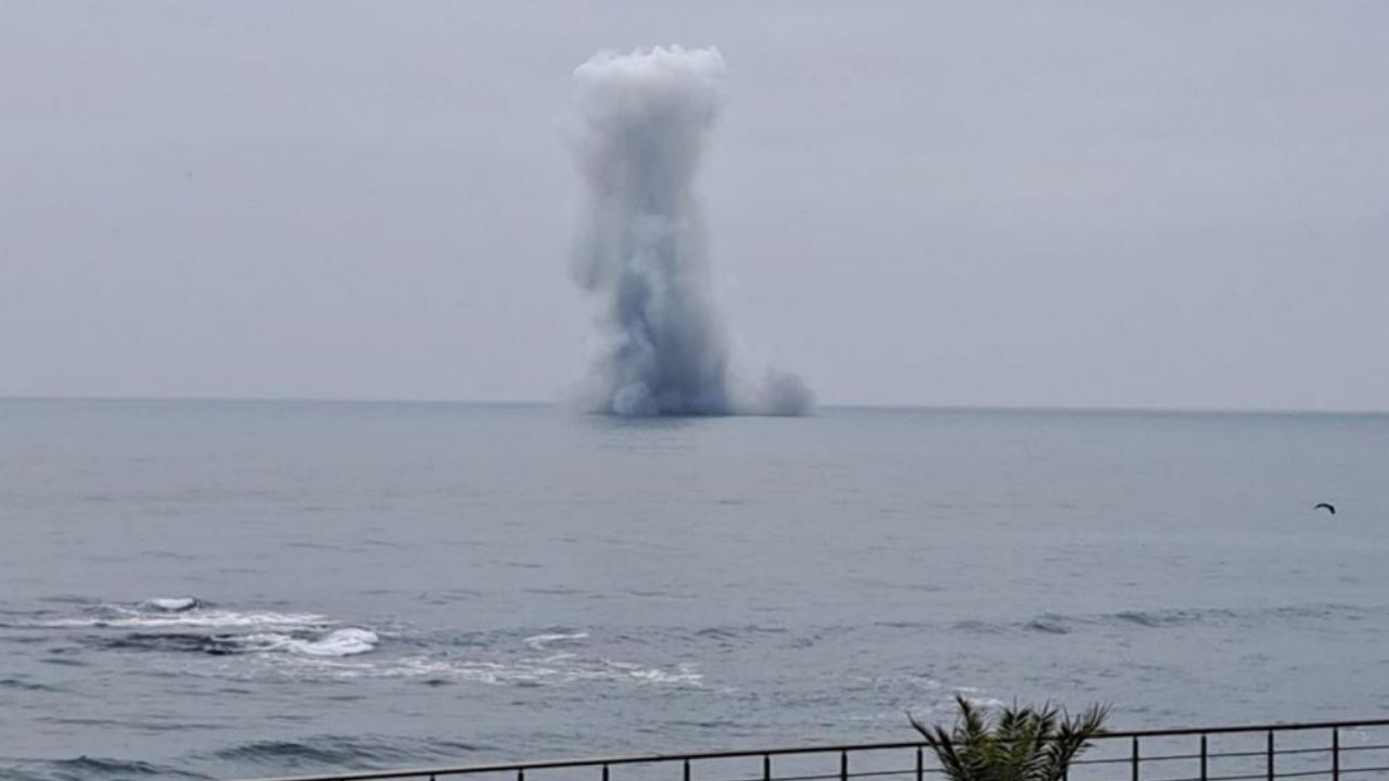 Karadeniz Kıyısında Alarm Sahile Vuran Cisim Kontrollü Şekilde Imha Edildi (1)
