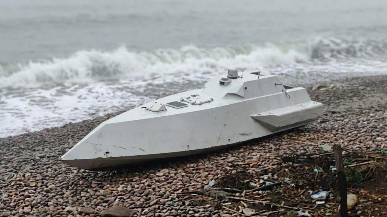 Karadeniz’de Gizemli Cisim Kıyıya Vurdu Bölge Güvenlik Çemberine Alındı (2)