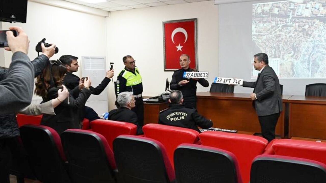 Kastamonu İl Emniyet Müdürü Tamer Taş Plaka (7)