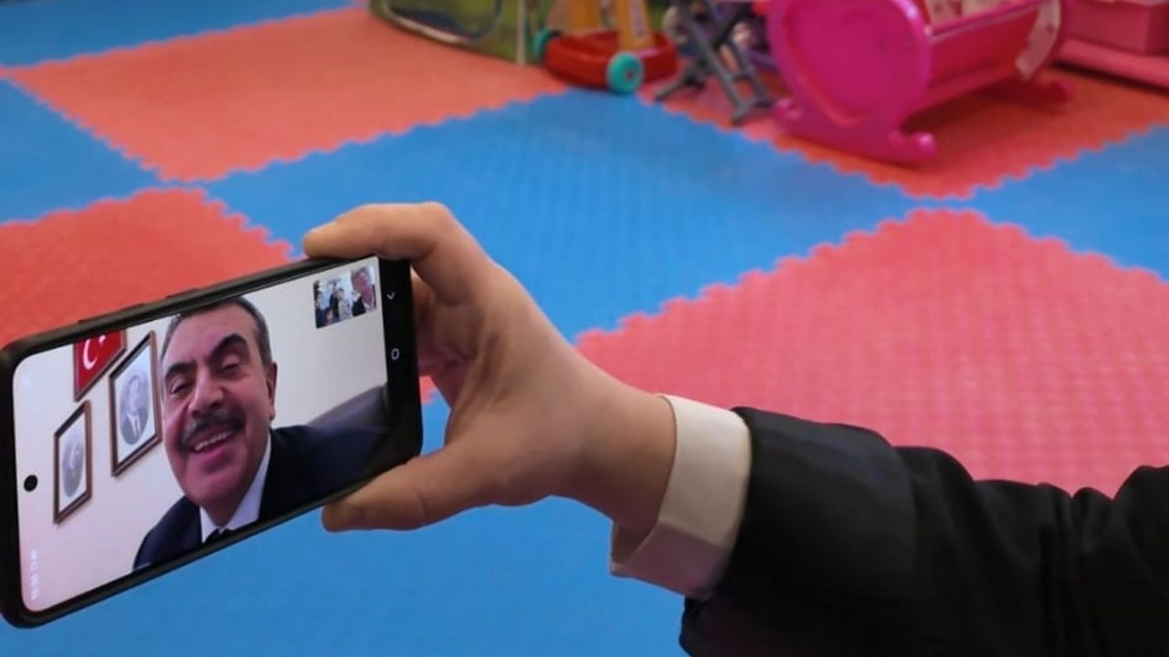 Kastamonu’da Bayram Sevinci Bakan Tekin Öğrenciler Için Harçlık Gönderdi (2)