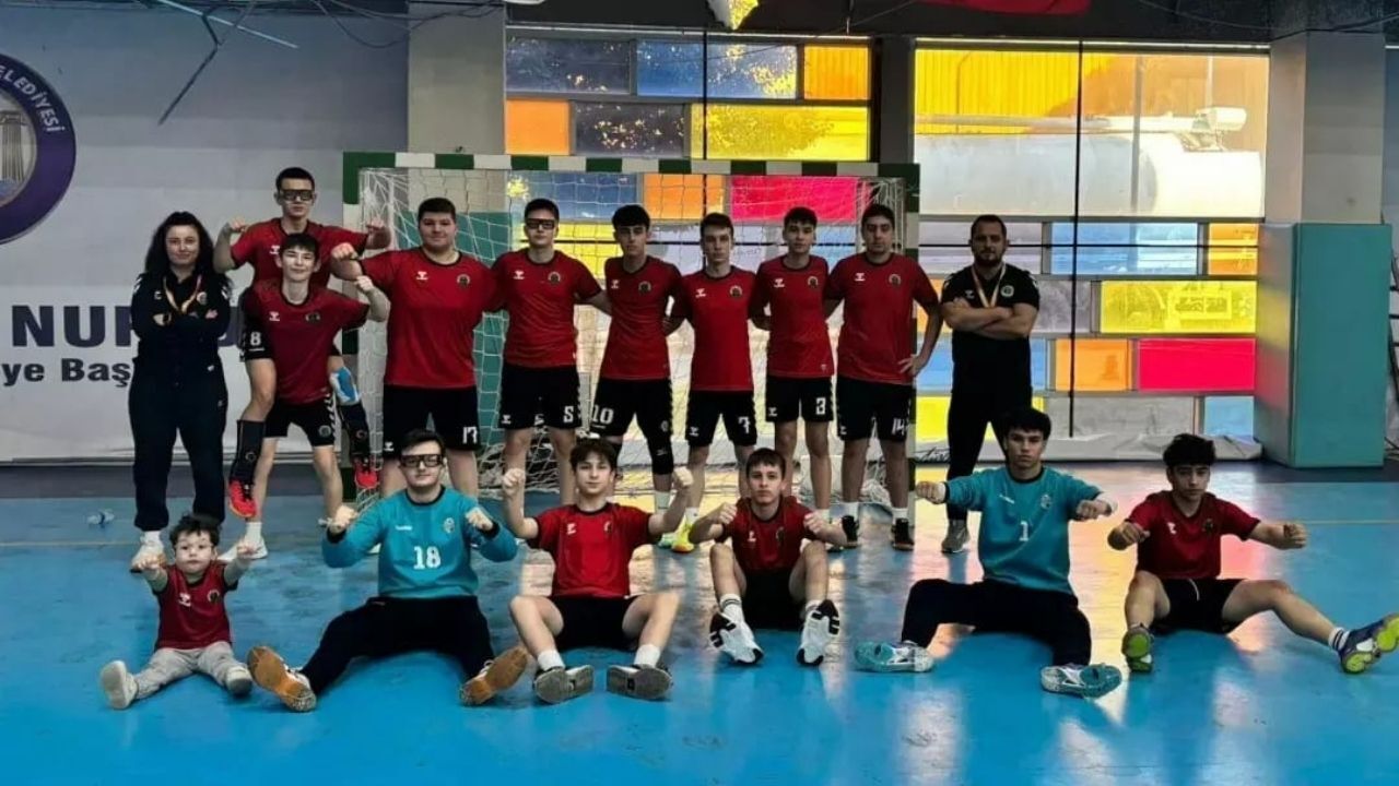 Kastamonu’da Hentbol Fırtınası Tribünler Son Anlarda Ayağa Kalktı (2)