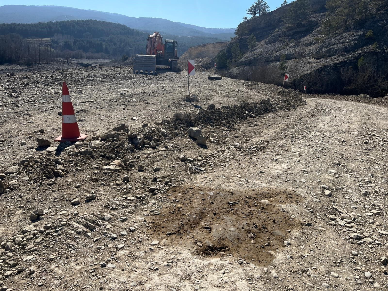 Kastamonu'da Hırsızlık İş Makinesinden 700 Litre Yakıt Ve Parçalarını Çaldılar! 12