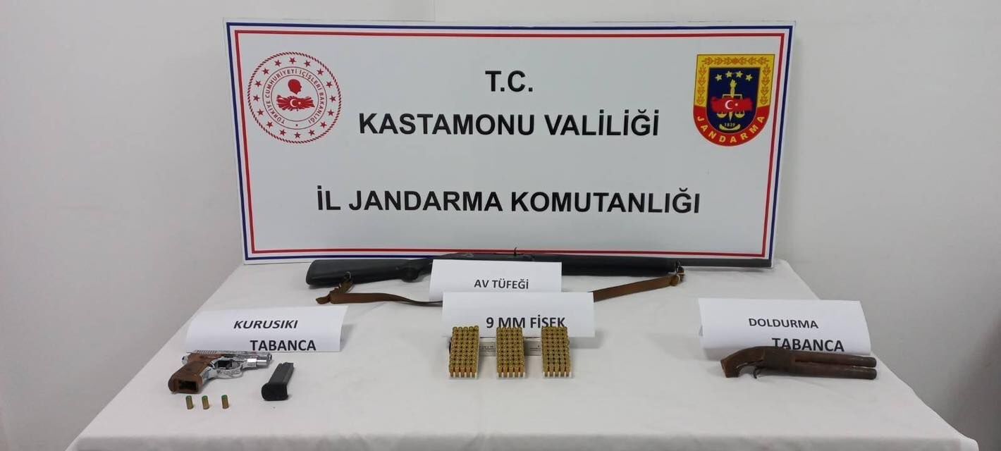 Kastamonu’da Jandarma Operasyonu Çok Sayıda Silah Ele Geçirildi3