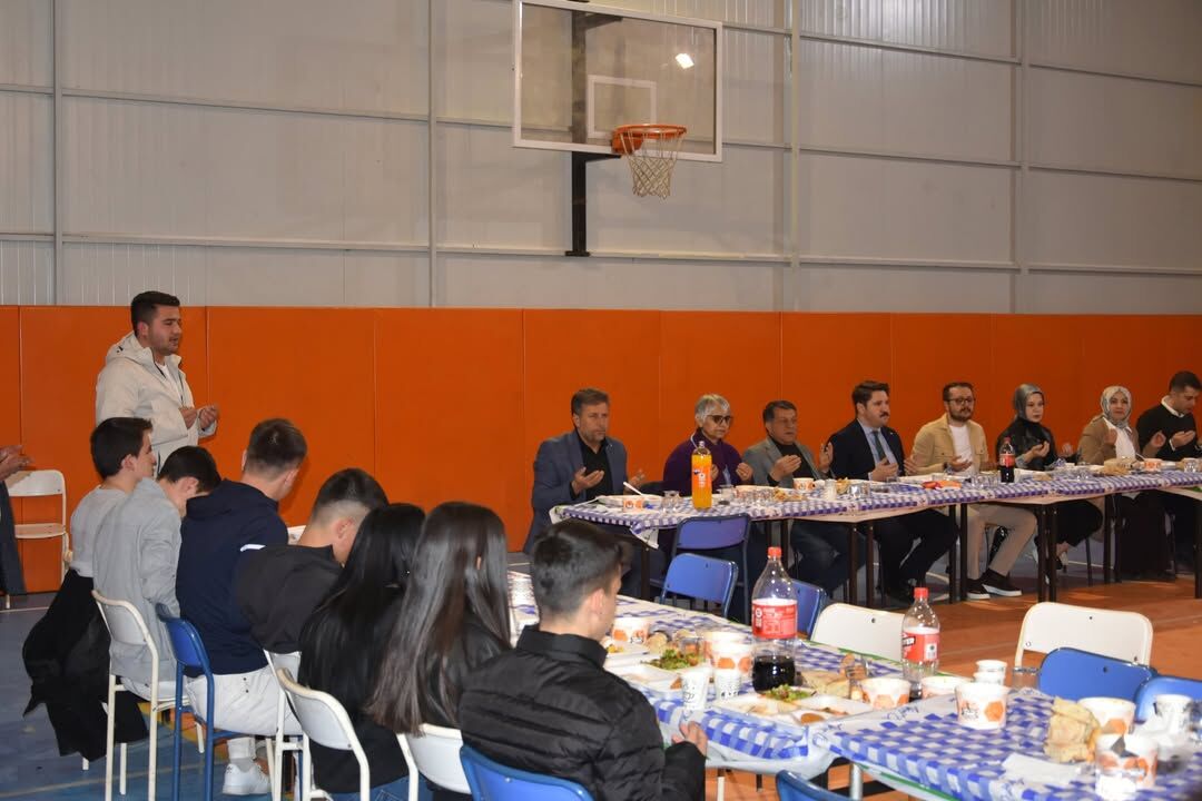 Kastamonu'da Şehit Ümit Demirci Lisesi Iftar Programı Düzenledi 88888888888888