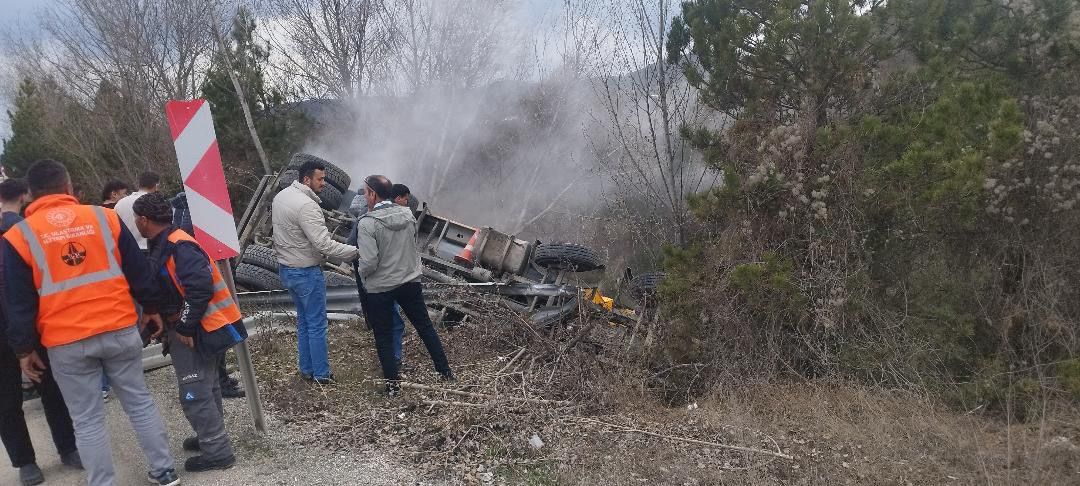 Kastamonu'da Tır Kazası Sürücü Yaralandı 22
