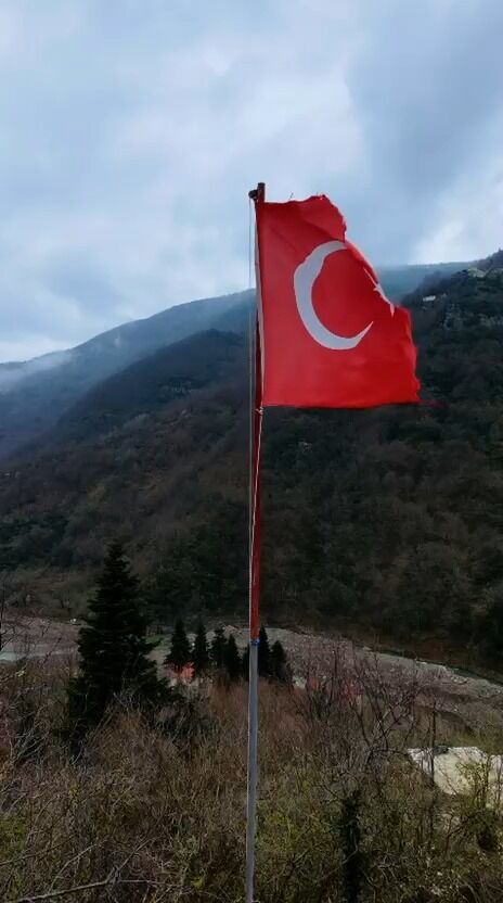Kastamonu'da Türk Bayrağını Yenileyen Gençler Takdir Topladı 22