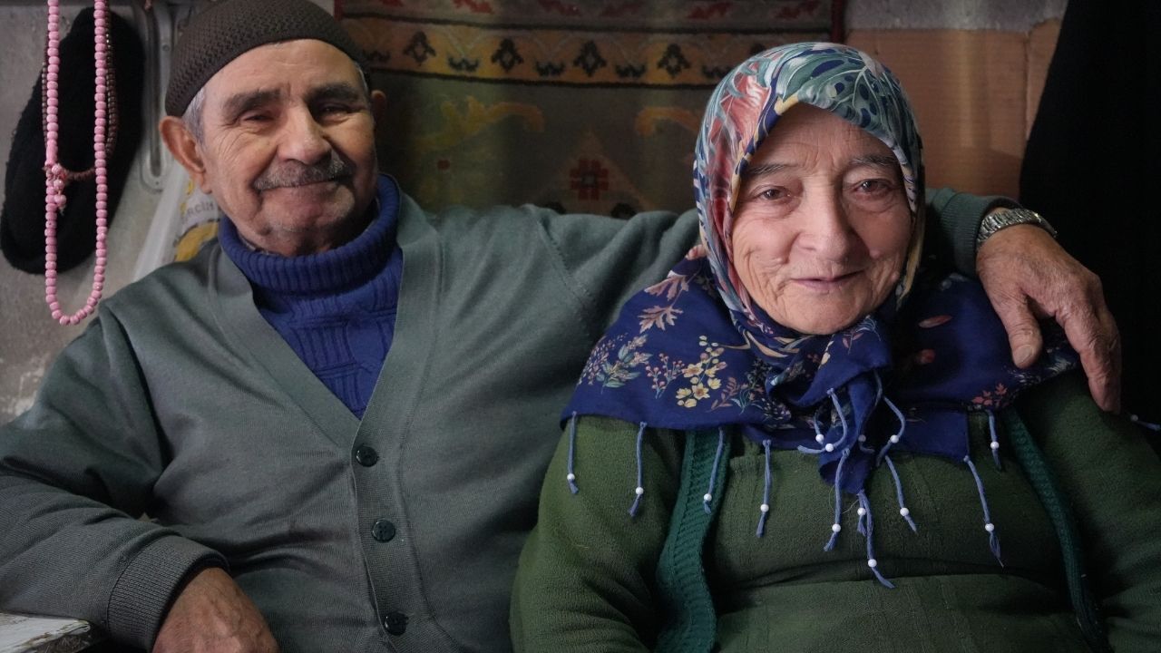 Kastamonu’da Yarım Asrı Aşan Sevgi Her Sabah Dükkana El Ele Gidiyorlar (3)