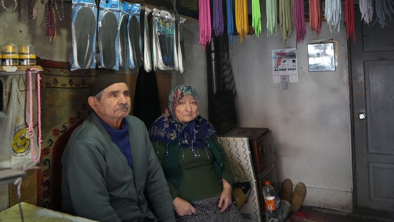 Kastamonu’da Yarım Asrı Aşan Sevgi Her Sabah Dükkana El Ele Gidiyorlar (4)