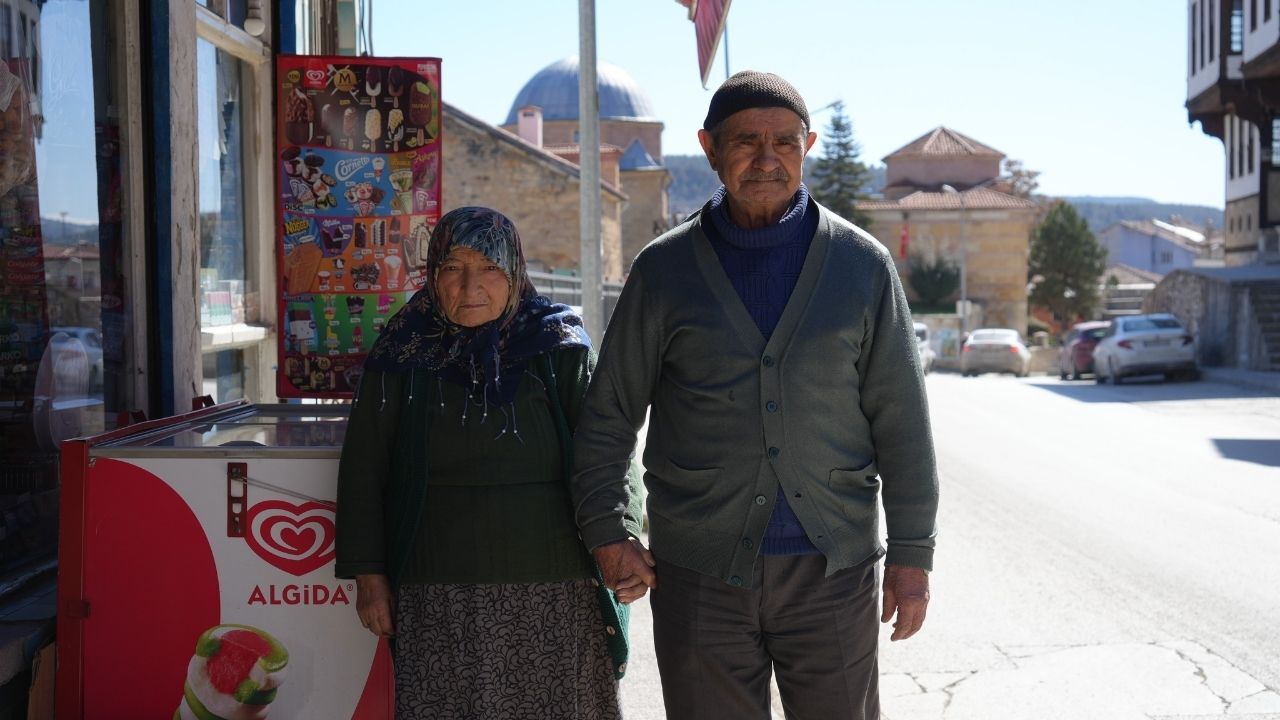 Kastamonu’da Yarım Asrı Aşan Sevgi Her Sabah Dükkana El Ele Gidiyorlar (5)
