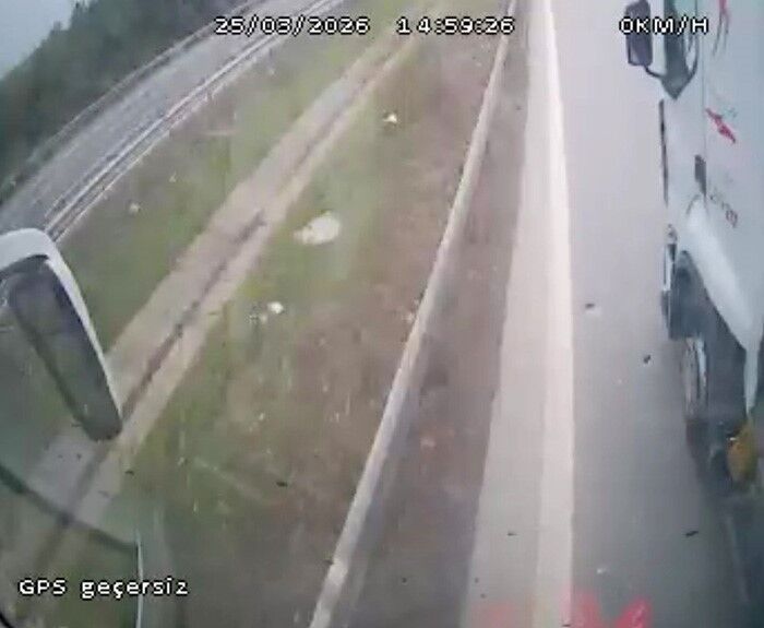 Kastamonu'dan İstanbul'a Giden Otobüse Tır Çarptı! Şoförün Manevrası Faciayı Önledi O Anlar Kamerada! 88888888888888