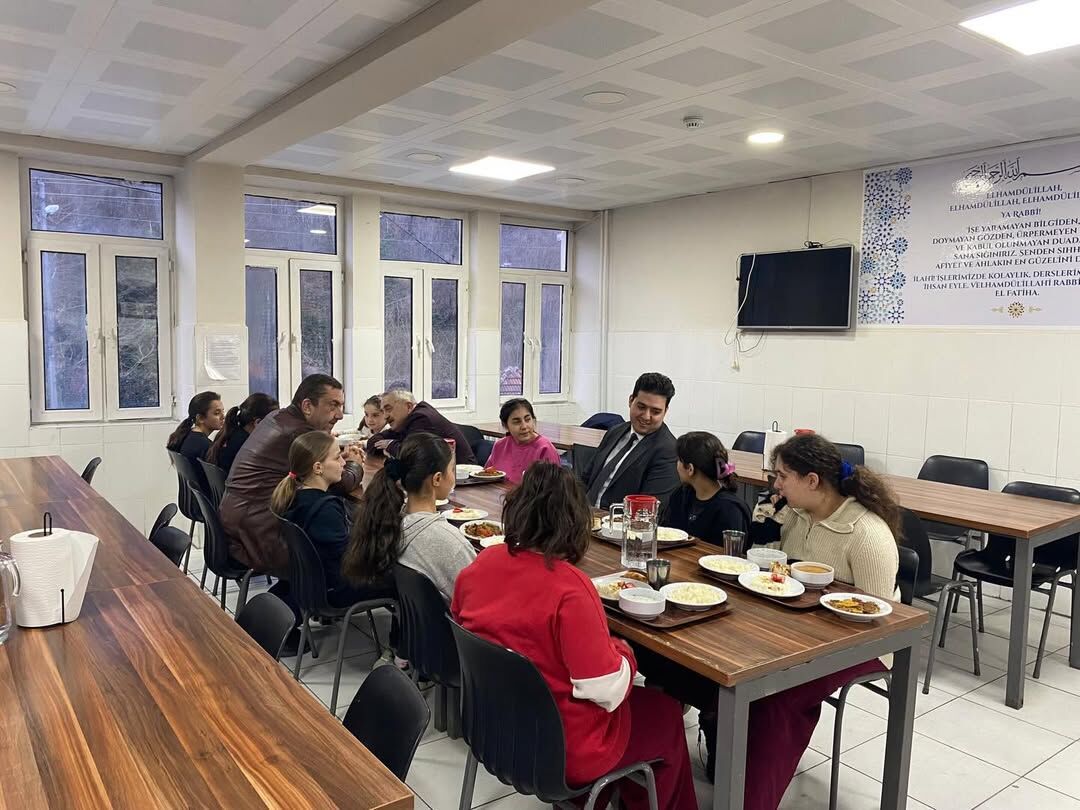 Kastamonu'nun Ilçe Kaymakamı Öğrencilerle Iftar Sofrasında Buluştu 6