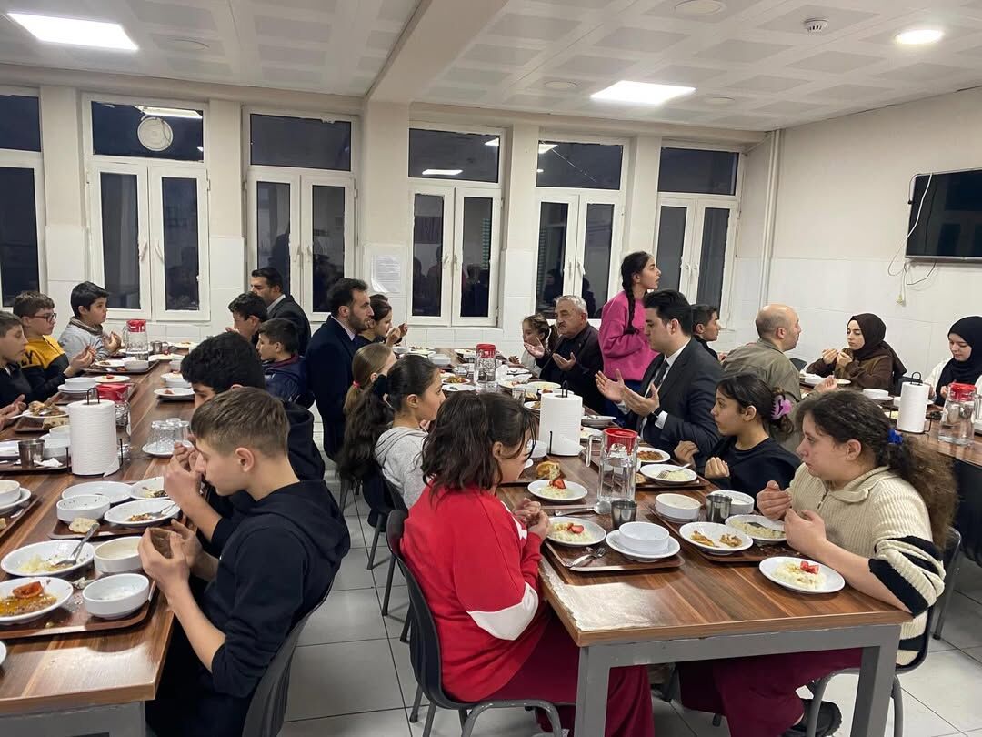 Kastamonu'nun Ilçe Kaymakamı Öğrencilerle Iftar Sofrasında Buluştu 8888888888888888888888888888