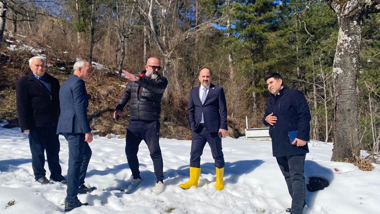 Kastamonu’nun Ilçe Kaymakamı Şehit Polis Memurunun Kabrini Ziyaret Etti (2)