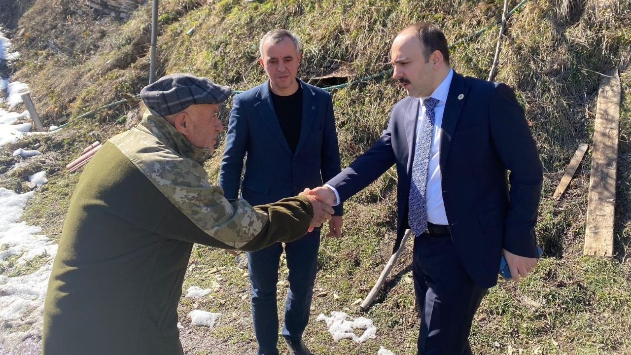 Kastamonu’nun Ilçe Kaymakamı Şehit Polis Memurunun Kabrini Ziyaret Etti (3)