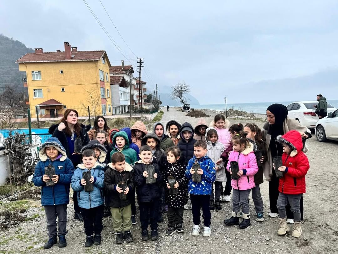 Kastamonu'nun Ilçesinde 9 Bin Fidan Toprakla Buluşturuldu 4