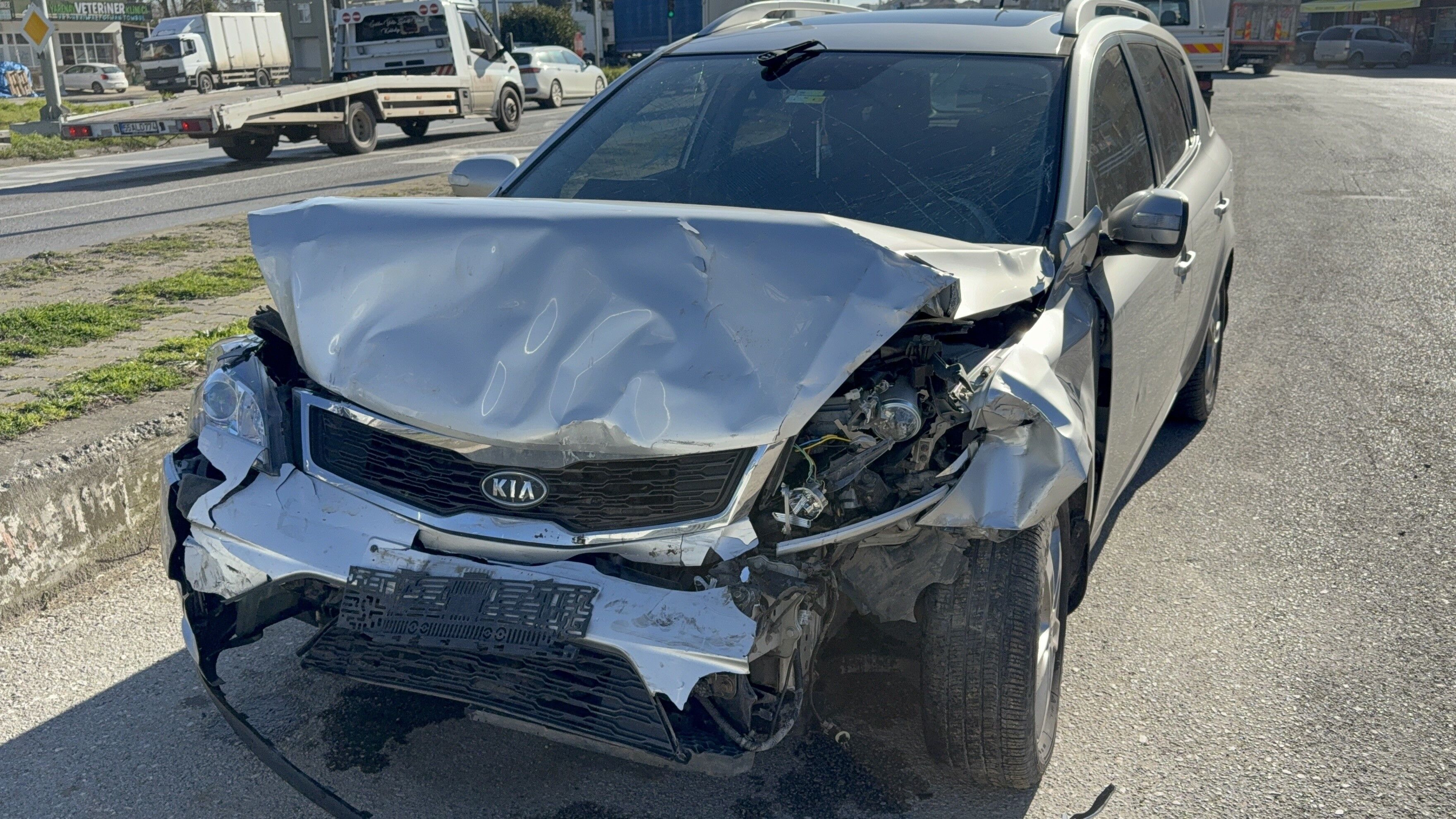 Kavşakta Zincirleme Kaza 4 Kişi Yaralandı1