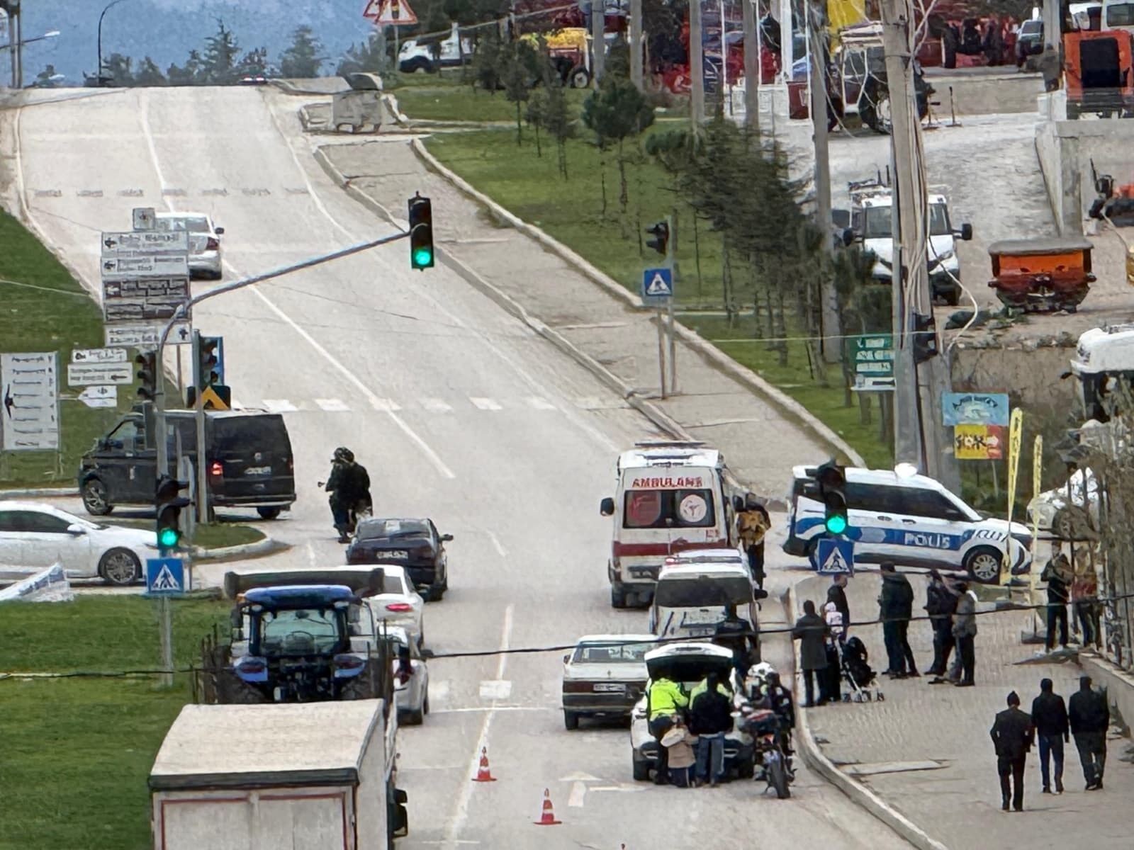 Kırmızı Işıkta Bekleyen Otomobile Çarptı Kazada 4 Kişi Yaralandı 888888888888888888888888888