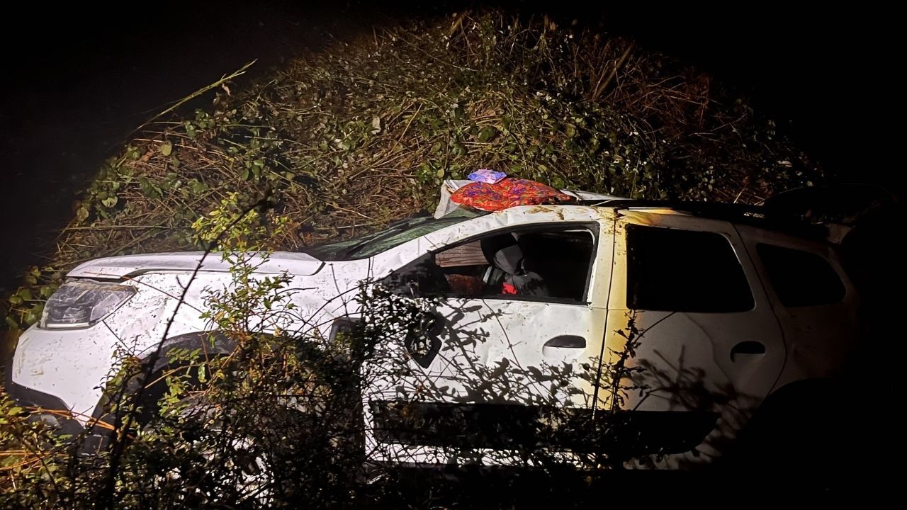 Komşuda Otomobil Uçuruma Yuvarlandı 7 Kişi Yaralandı (1)