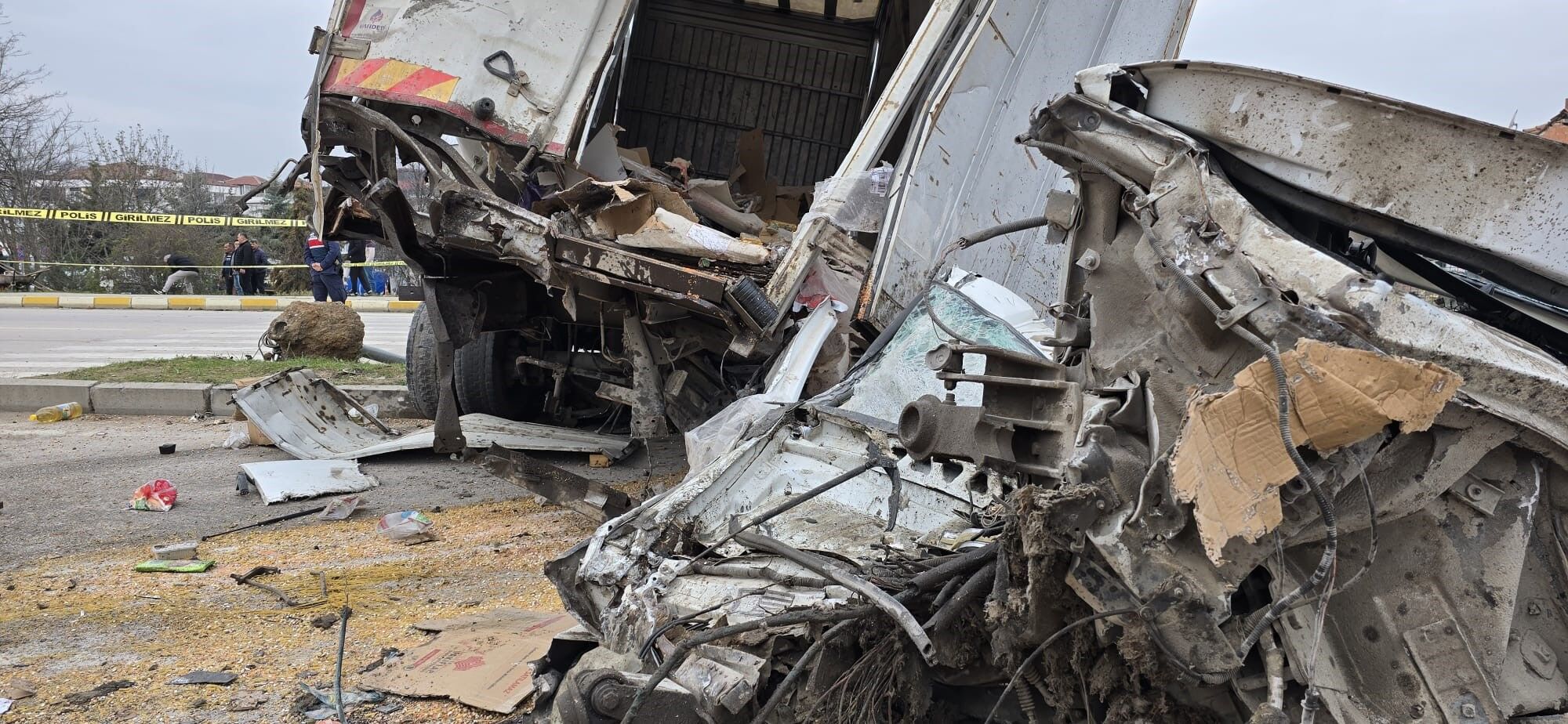 Kontrolden Çıkan Tır 7 Araca Çarptı 18 Kişi Yaralandı7