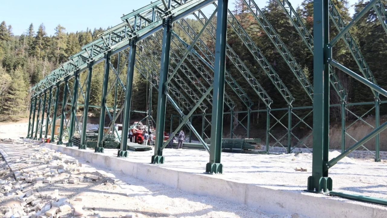 Küre Kapalı Halı Saha (1)