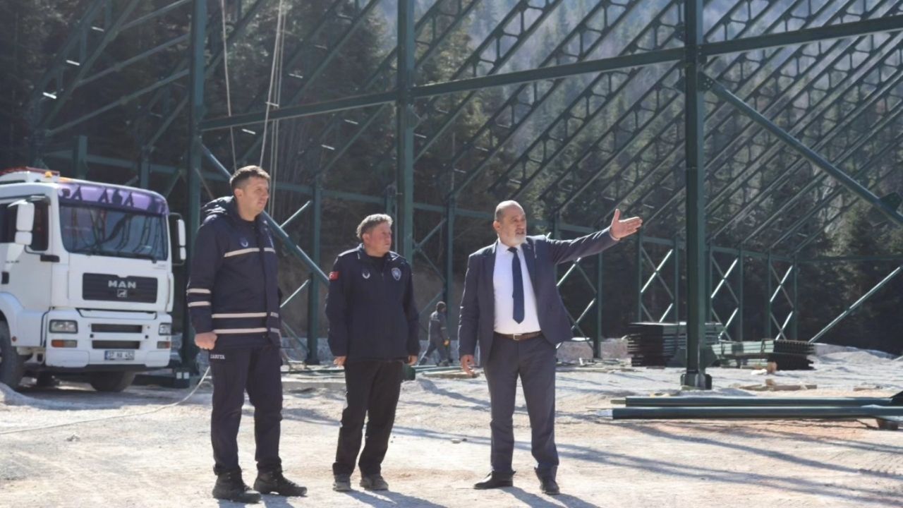 Küre Kapalı Halı Saha (3)