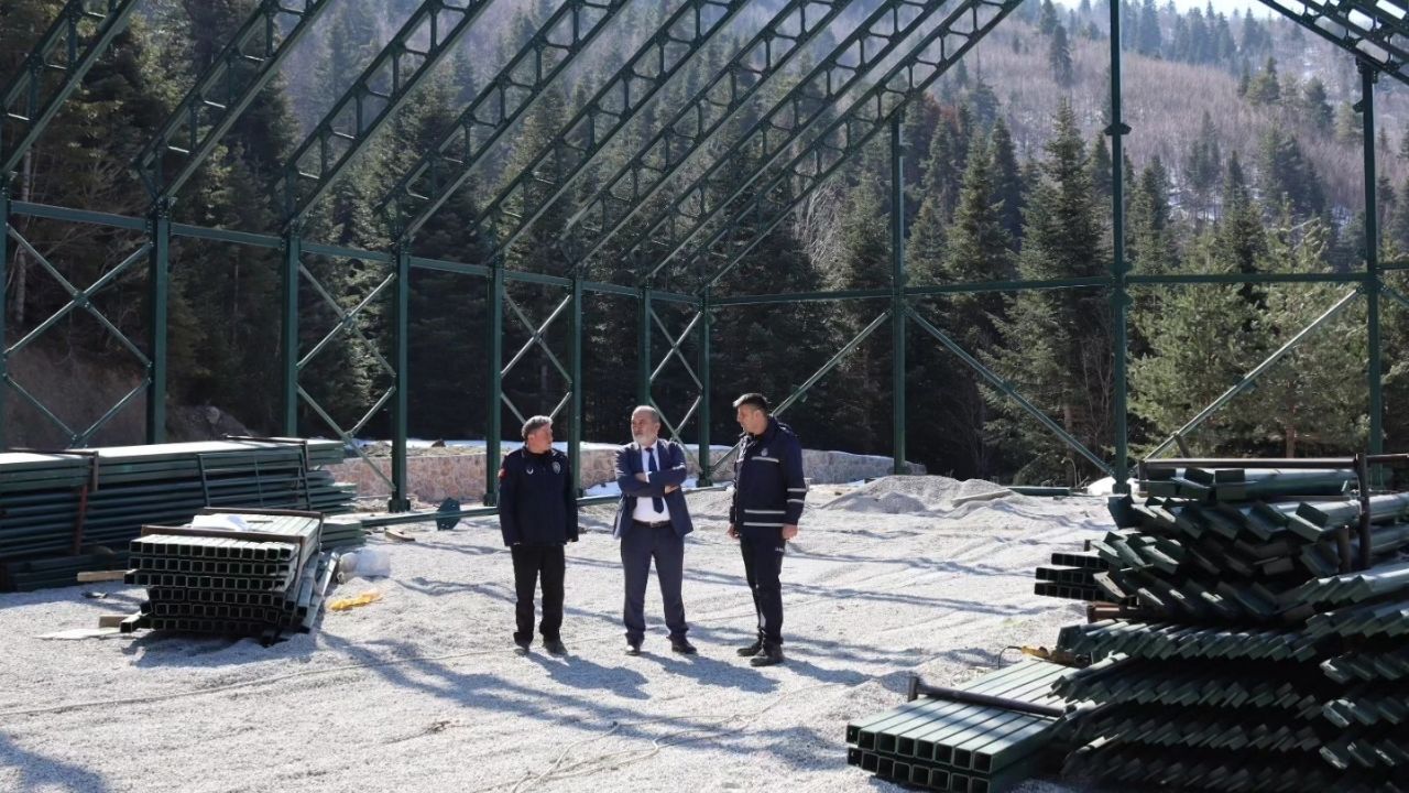 Küre Kapalı Halı Saha (4)