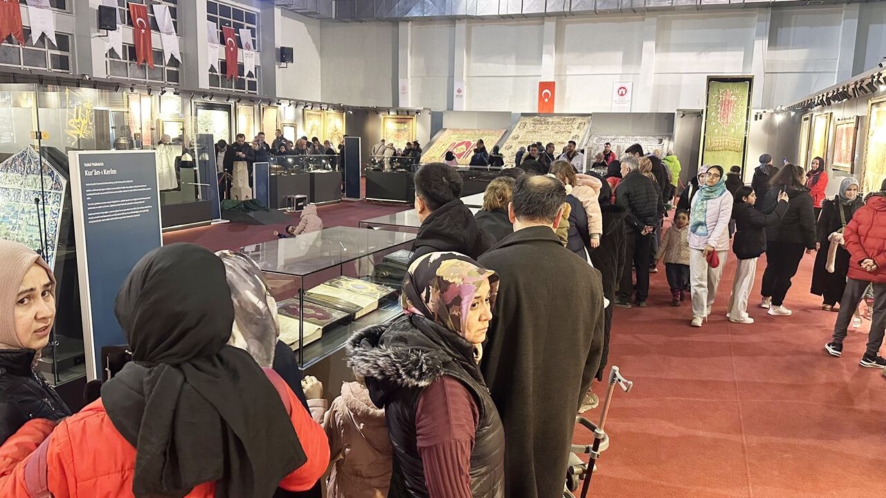 Kutsal Emanetler 100 Bin Kişi (1)