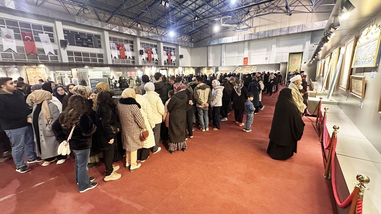 Kutsal Emanetler 100 Bin Kişi (2)