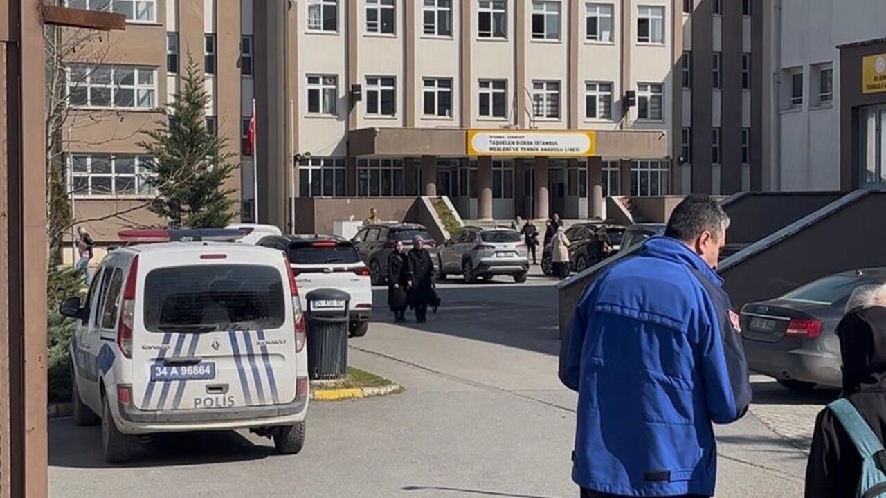 Lisede Bıçaklı Saldırı Istanbul (1)