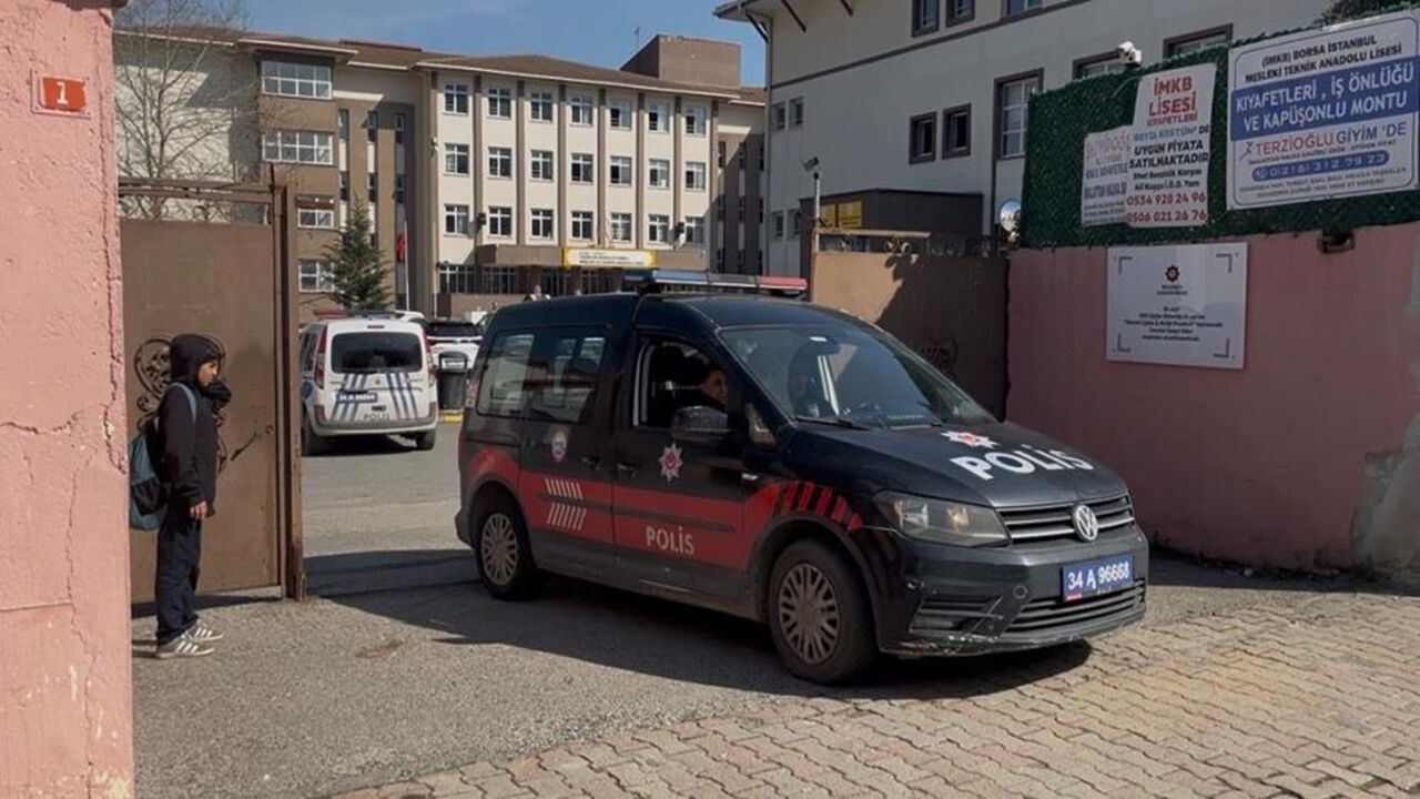 Lisede Bıçaklı Saldırı Istanbul (2)