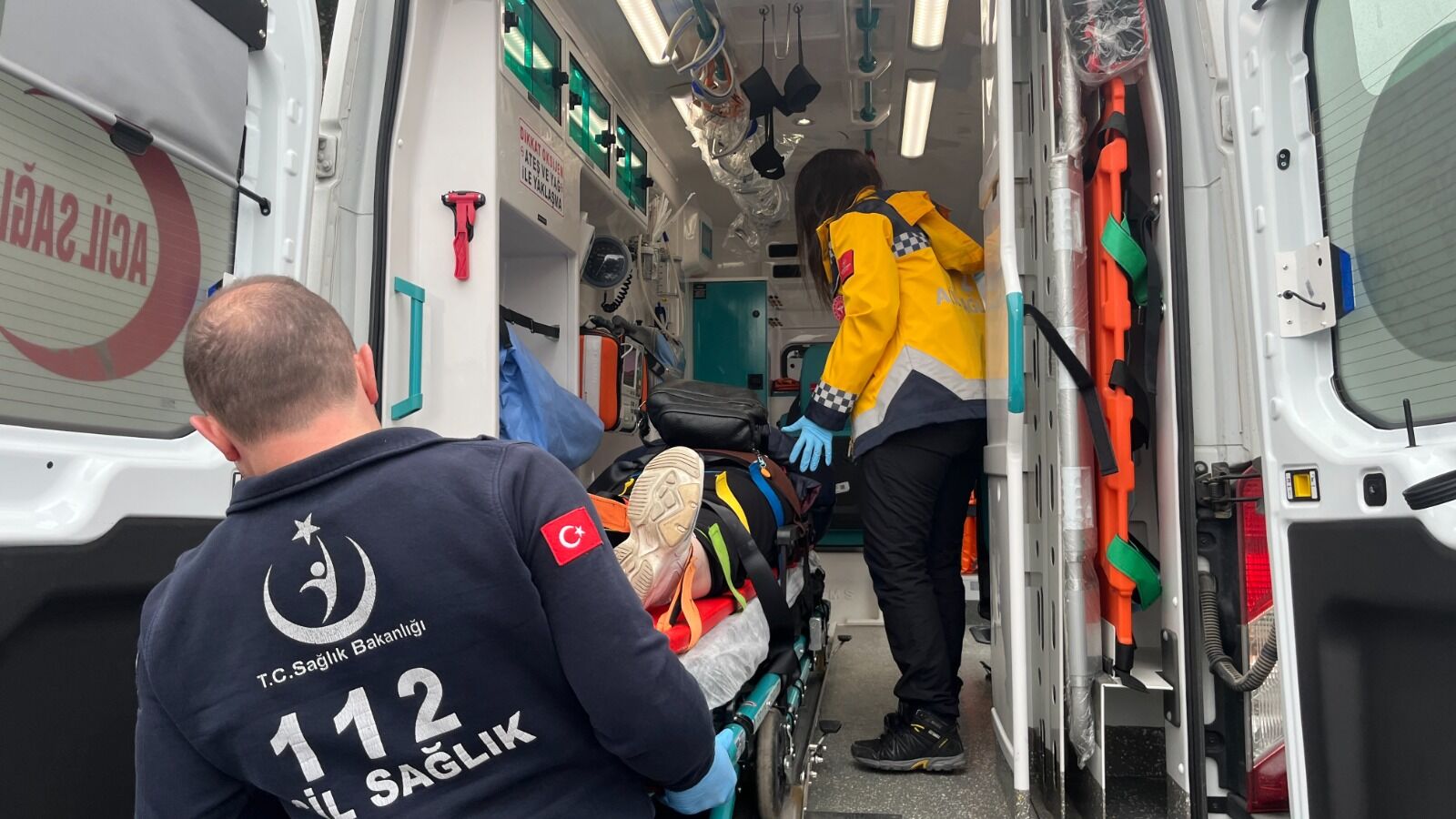 Manevra Yapan Otomobilin Çarptığı Kadın Yaralandı 12