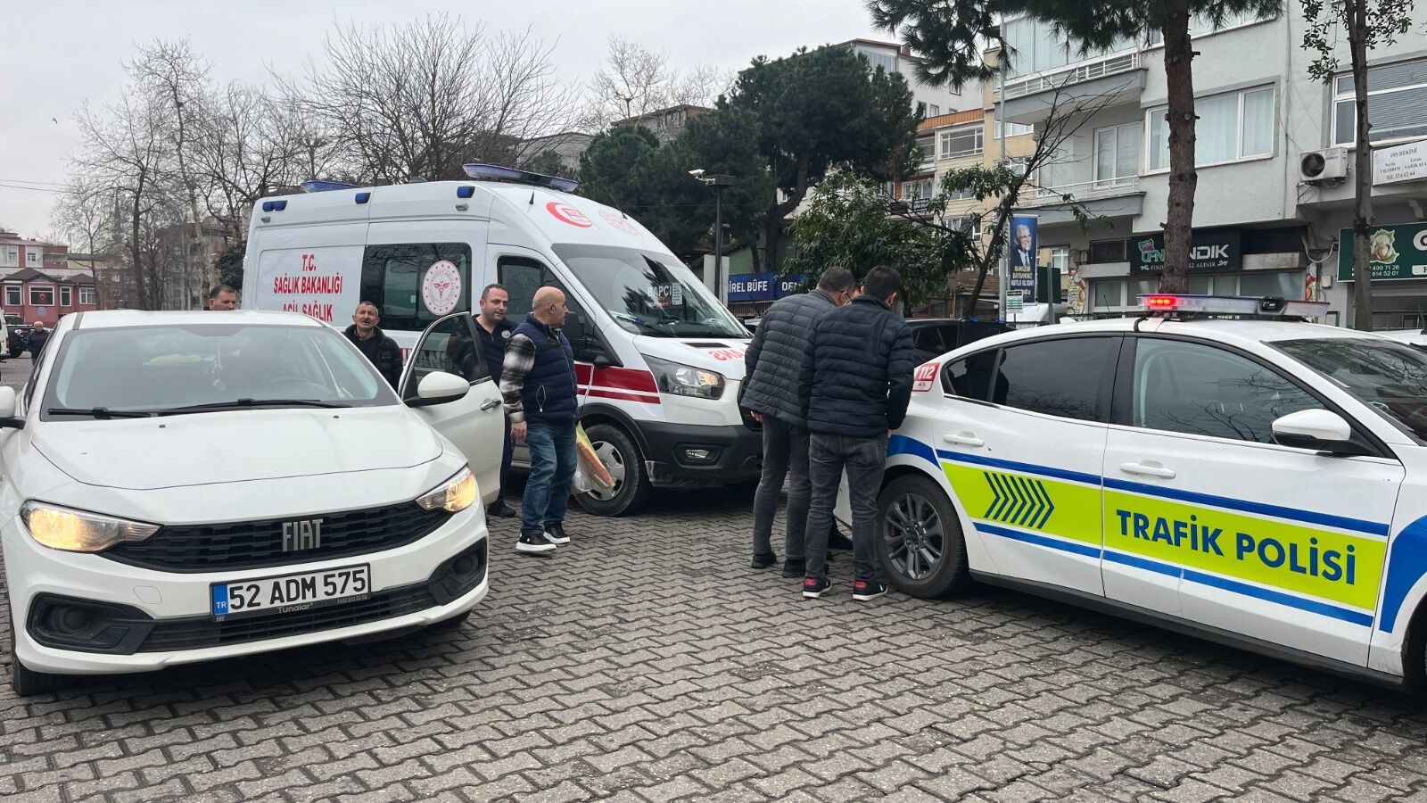 Manevra Yapan Otomobilin Çarptığı Kadın Yaralandı 22