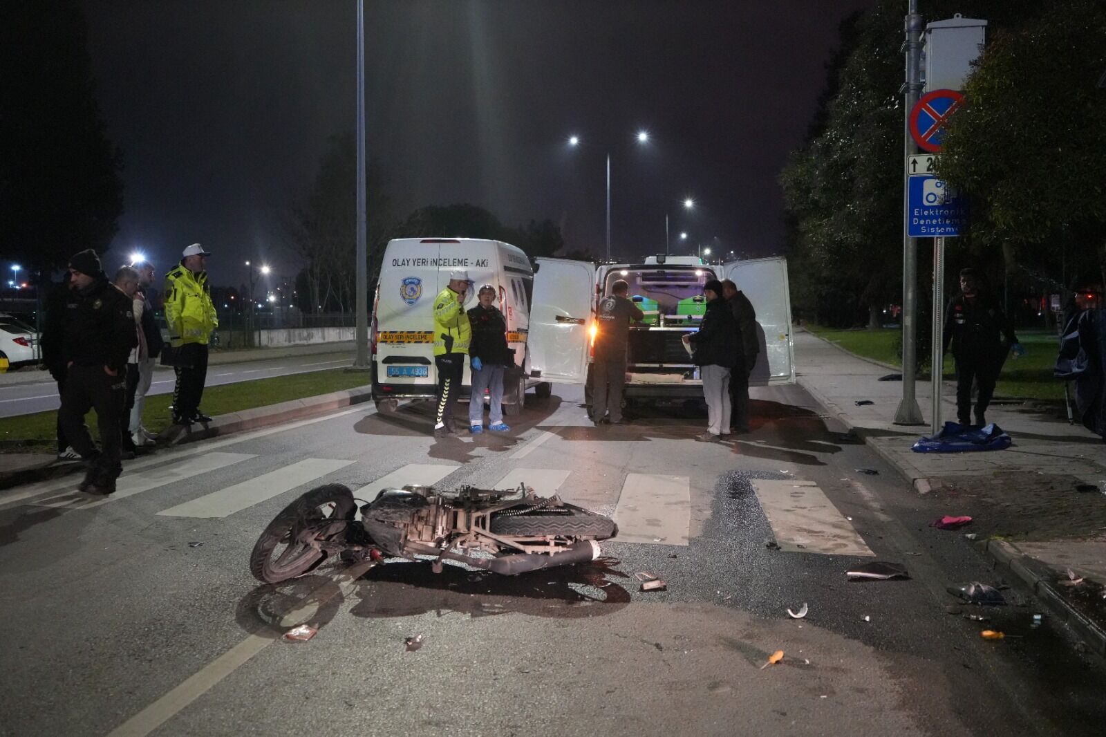 Motosiklet Ile Minibüs Çarpıştı Feci Kazada 1 Ölü, 1 Yaralı! 22