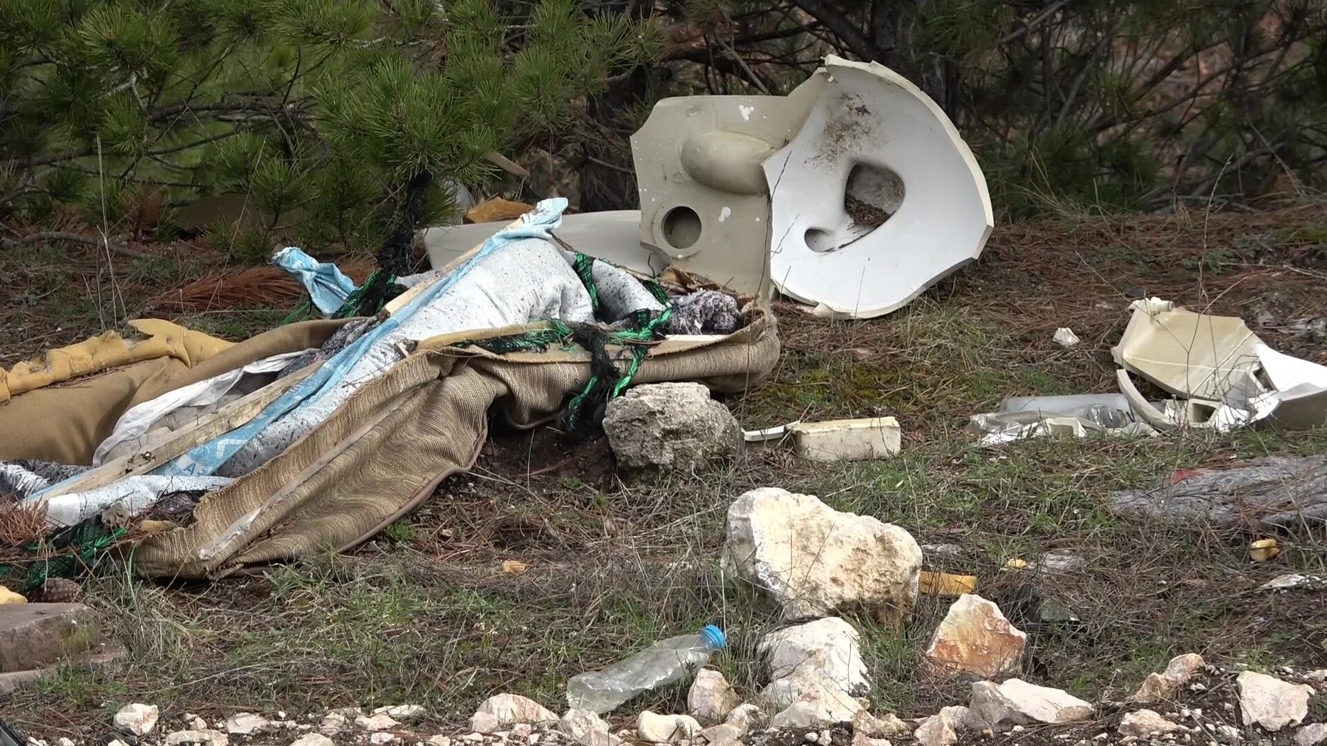 Ormanlık Alan Çöplüğe Döndü Tepkiler Büyüyor1